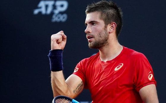 Coric inicia campanha no Rio Open com vitória; 2.º cabeça-de-série também segue para os ‘oitavos’