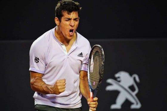Garin agrava crise de Thiem e inicia caminhada em Santiago da melhor forma