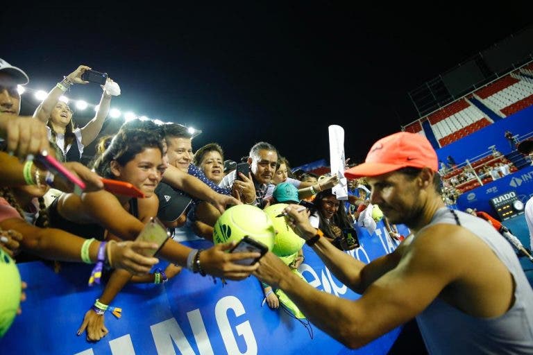 Nadal e Wawrinka treinaram com milhares nas bancadas