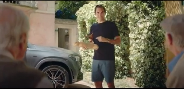 [VÍDEO] “É o Federer? Não! É o Federer!”, suíço participa em divertido anúncio da Mercedes