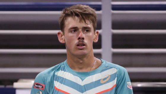 De Minaur investigado em Espanha por comprar certificado covid