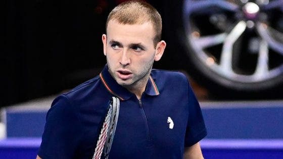 Evans pede mais torneios de relva e atira: «Terra batida podem jogar o ano todo»