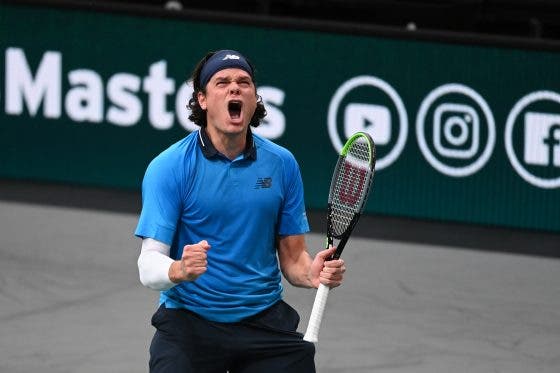 Raonic salva dois match points e bate Humbert em duelo ÉPICO rumo às ‘meias’ em Paris