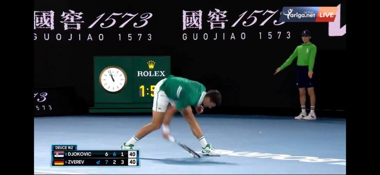 [VÍDEO] Terceiro set corria mal para Djokovic e o sérvio… descarregou a fúria na raquete