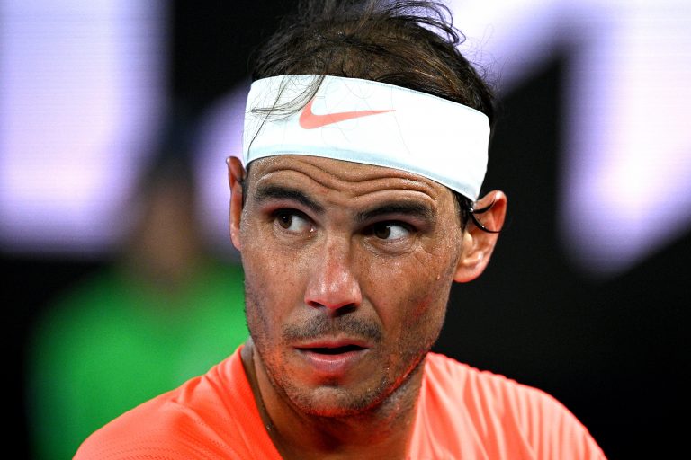 Nadal abandonou conferência de imprensa a meio… devido a cãibras: «Não queria voltar a ser meme»