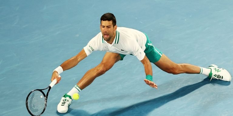 Sem rotura muscular, Djokovic bate Raonic rumo aos ‘quartos’ do Australian Open