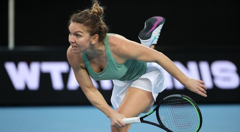 Halep arranca 2021 com boa exibição e vitória tranquila