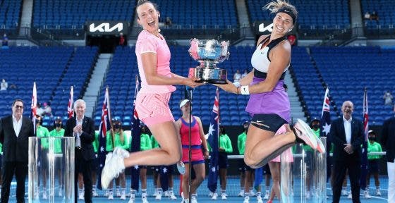 Sabalenka e Mertens conquistam título de pares no Australian Open… e suspendem parceria