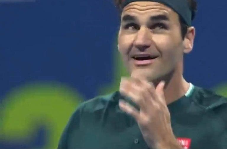 [VÍDEO] Federer falhou set point de forma bizarra e até o próprio se começou a rir