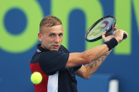 Evans desiludido com derrota frente a Federer: «Não estou em campo para aprender com ninguém»
