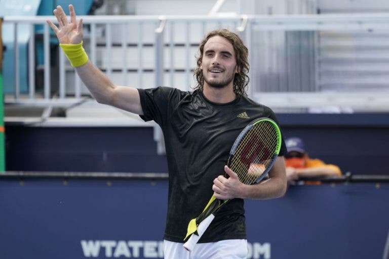 Tsitsipas ultrapassa Nishikori no duelo do dia rumo aos ‘oitavos’