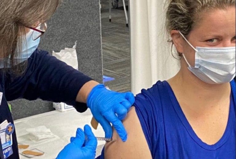 Clijsters junta-se ao ‘clube’ dos vacinados contra a Covid-19