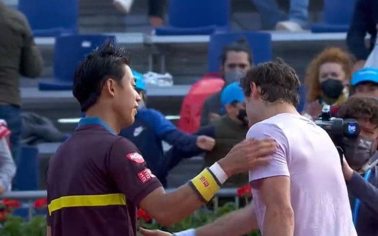 Nishikori andou perto da derrota mas vira e avança na estreia em Barcelona
