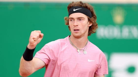 Rublev choca tudo e todos e elimina Nadal rumo às ‘meias’ no Mónaco