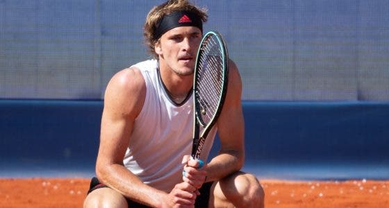Zverev serviu para fechar o encontro… mas sofreu derrota chocante com Ivashka
