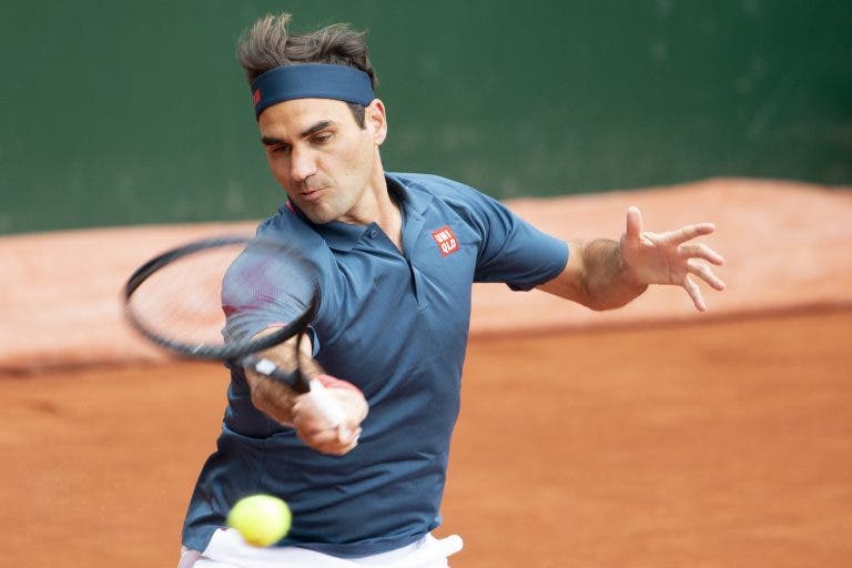 Federer regressa à terra batida com derrota e diz adeus na estreia em Genebra