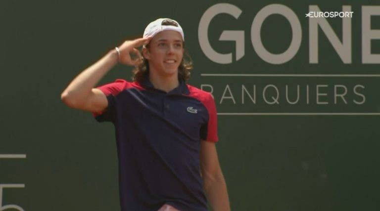 [VÍDEO] Mais um jovem na área: Cazaux, de 18 anos, bate top 40 e vence primeiro encontro ATP com… este tweener