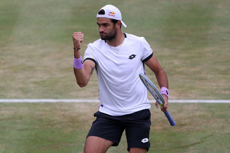 Berrettini segue imparável em relva rumo à final do Queen’s Club