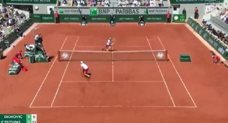 [VÍDEO] Que ponto! Djokovic e Tsitsipas estão a dar espetáculo em Paris