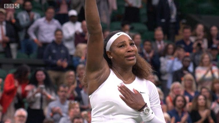 Desolador: Serena Williams abandona Wimbledon lesionada e em lágrimas