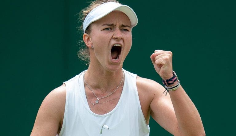 Krejcikova avança em Wimbledon, Bencic desilude e diz adeus
