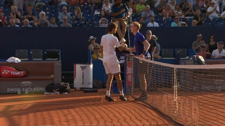 Em estado de choque! Shapovalov perde com 249.º do mundo depois das ‘meias’ de Wimbledon