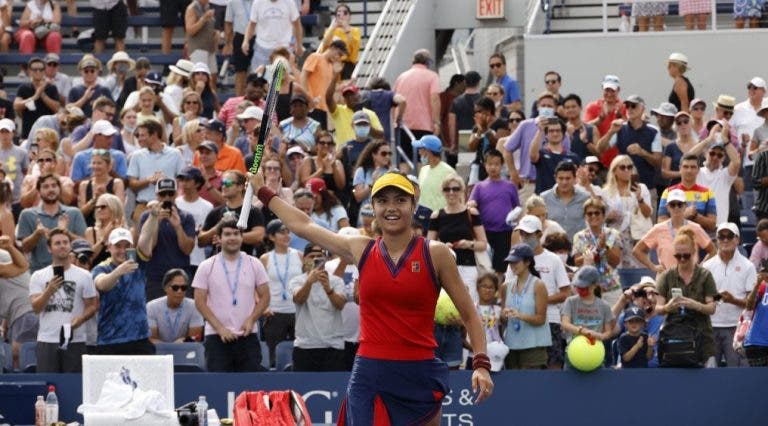 Mais uma estrela a nascer! Raducanu, de 18 anos, perde um jogo (!) rumo aos ‘oitavos’ do US Open