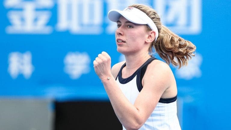 Alexandrova surpreende Sabalenka, Vondrousova acaba sonho das Finals para Pavlyuchenkova