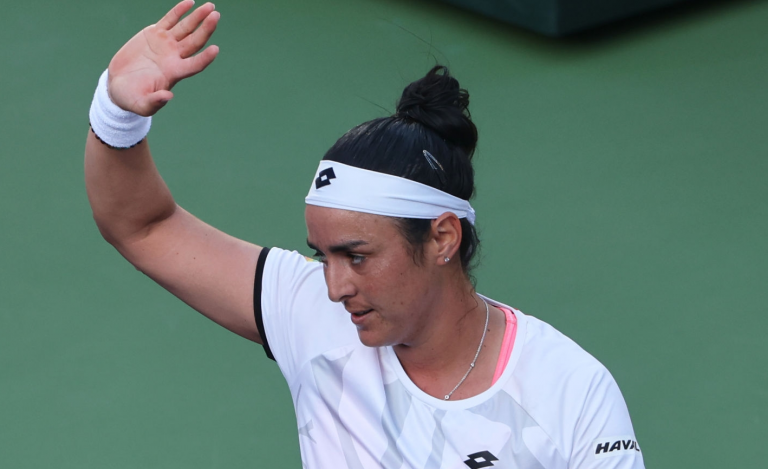 Ons Jabeur faz história, vai estrear-se no top 10 e Kerber também vence