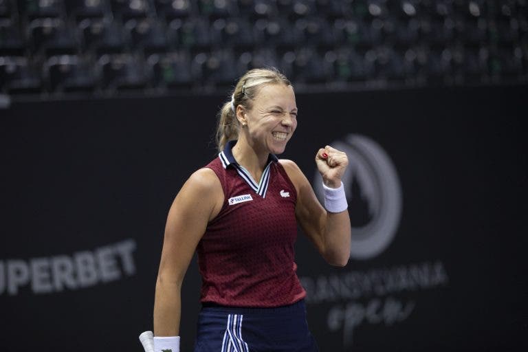 Kontaveit segue imparável e abre WTA Finals com vitória sobre Krejcikova