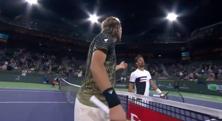 Fognini acusou Tsitsipas de receber coaching e o cumprimento à rede não foi pacífico