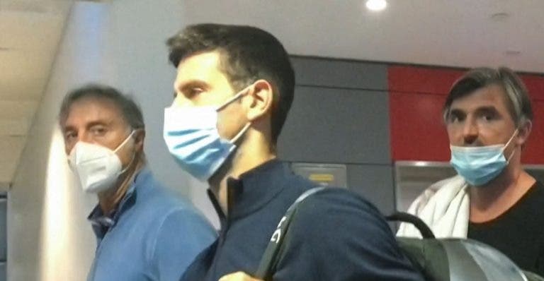 Djokovic foi acarinhado no Dubai e já está a caminho da Sérvia