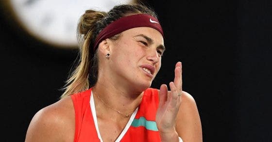 Philippoussis viu Sabalenka servir, não quis acreditar e ligou-lhe para tentar ajudá-la