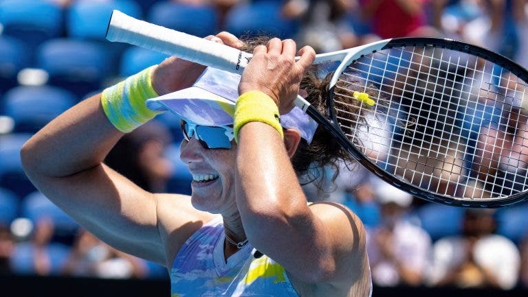 Not done yet: Stosur adia reforma (em singulares) com triunfo no Australian Open