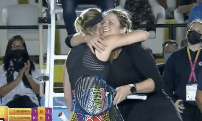 Vislumbre do passado? Clijsters derrota Wozniacki em duelo de exibição no Dubai