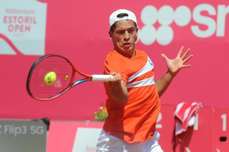 Baez impõe-se e elimina o campeão em título rumo à final do Millennium Estoril Open