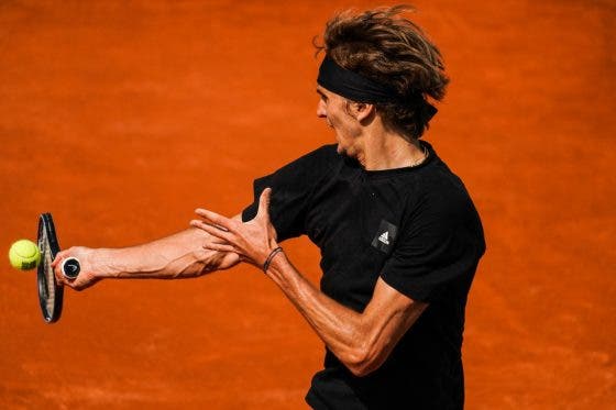 Zverev e Wawrinka voltam à terra batida com triunfos bem diferentes