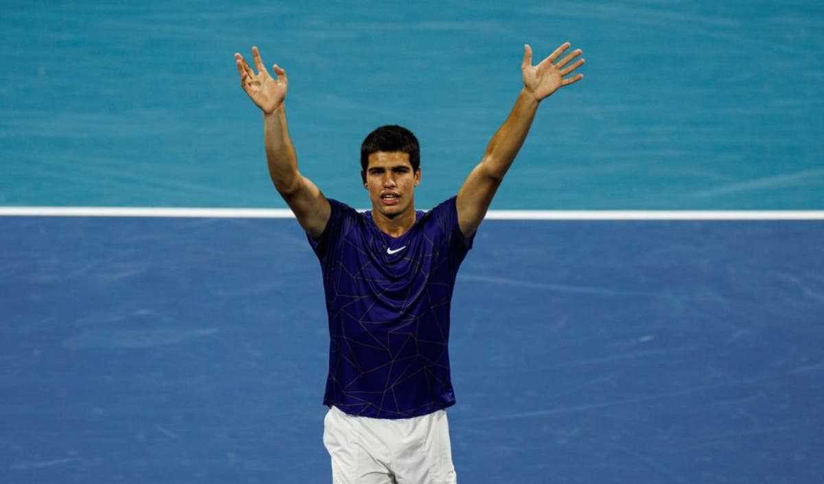 Alcaraz vence Djokovic em um jogo épico de tenis 