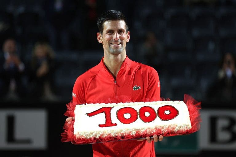 Djokovic é o quinto homem da história com 1000 vitórias… e teve direito a bolo