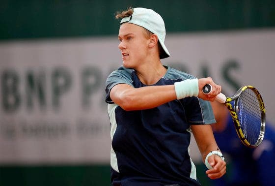 Rune faz exibição de mão cheia e abre porta dos ‘oitavos’ em Roland Garros