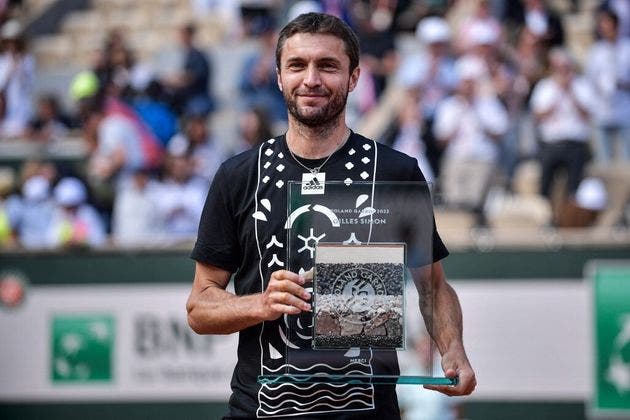 Simon despede-se de Roland Garros: «Não me consigo mexer mas estou muito feliz»