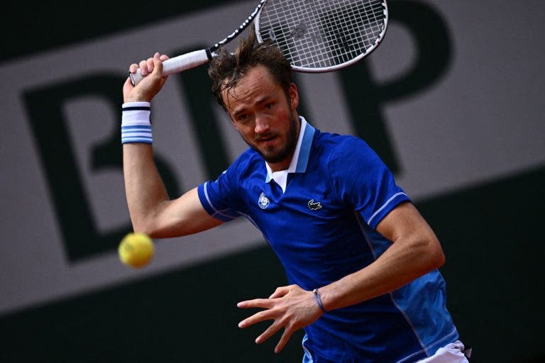 Medvedev dá show e convence com grande exibição em Roland Garros