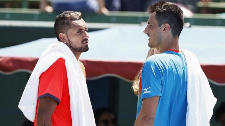 Tomic pega-se com Kyrgios, faz desafio de um milhão e fala em boxe mas leva resposta dura
