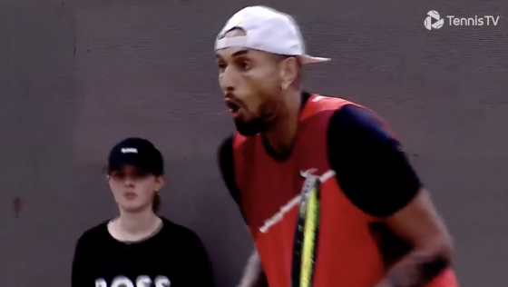 [VÍDEO] Kyrgios disparou uma direita surreal… que o deixou boquiaberto