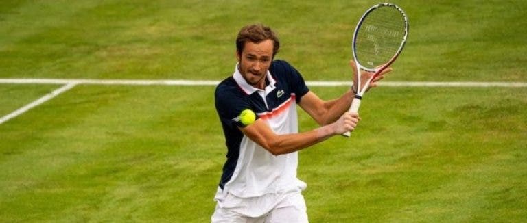 Medvedev partilha desejo: «Quero jogar em relva, quero jogar Wimbledon»