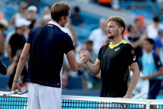 Medvedev entra com tudo como número um e arrasa Goffin em Halle