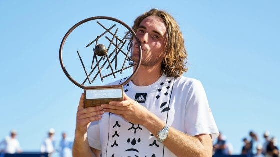 Tsitsipas faz história a nível pessoal em Maiorca e vence primeiro título em relva
