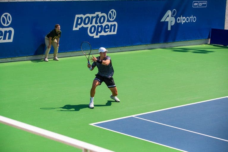 Daniel Rodrigues brilha com melhor vitória da carreira e avança no Porto Open