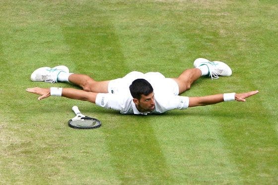 Djokovic continua a escalar Olimpo de Wimbledon e só tem Federer à frente
