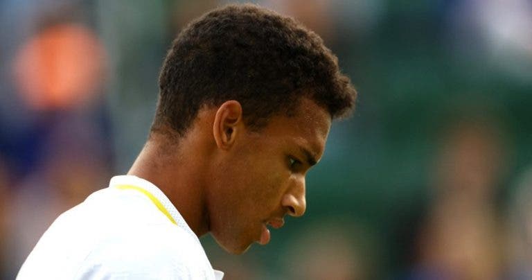 Auger-Aliassime desperdiça match point em Newport e perde batalha de dois dias com sensação de Wimbledon